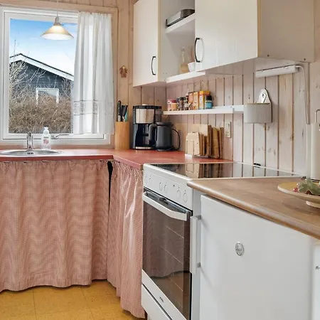 2 Bedroom Beautiful In Semesterbostad