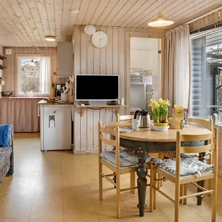 Semesterbostad 2 Bedroom Beautiful In