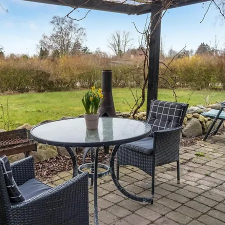 2 Bedroom Beautiful In Semesterbostad *