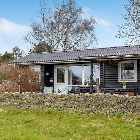 2 Bedroom Beautiful In Hébergement de vacances Bogø By