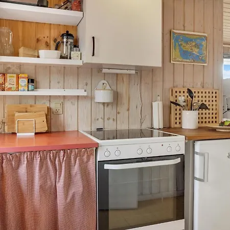 2 Bedroom Beautiful In Semesterbostad *