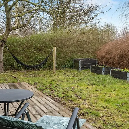 2 Bedroom Beautiful In * Bogø By